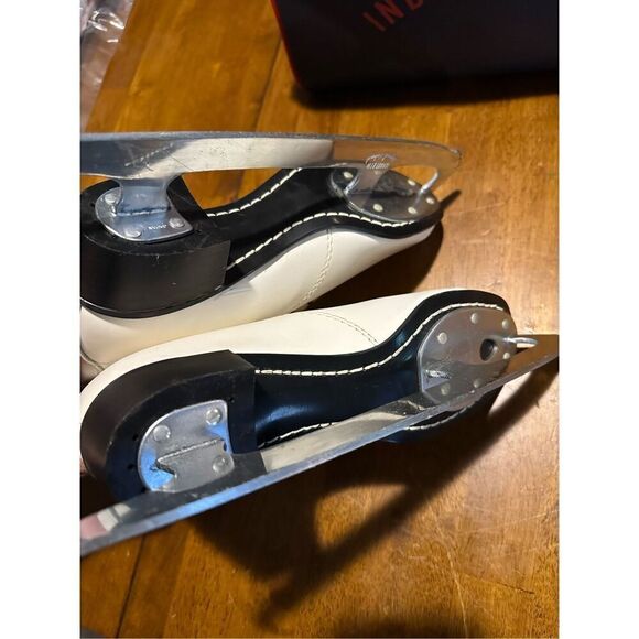 Vintage Brookfield Japan Women’s White Lace up Figure Ice Skates and Bag Size 9 - Picture 7 of 16